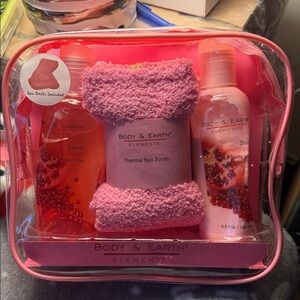 Sweet Pomegranate Bath Set with Pink Spa Socks